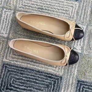 CHANEL Beige Leather Cap-Toe Ballet Flats with Black Toe and Bow
